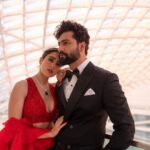 Vicky Kaushal Instagram - Kappu aur Somya ka pehla foreign trip! ✈️💕 . #ZaraHatkeZaraBachke in Cinemas on 2nd June. Abu Dhabi,U.A.E
