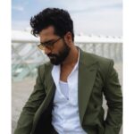 Vicky Kaushal Instagram - Touchdown Abu Dhabi! #iifa