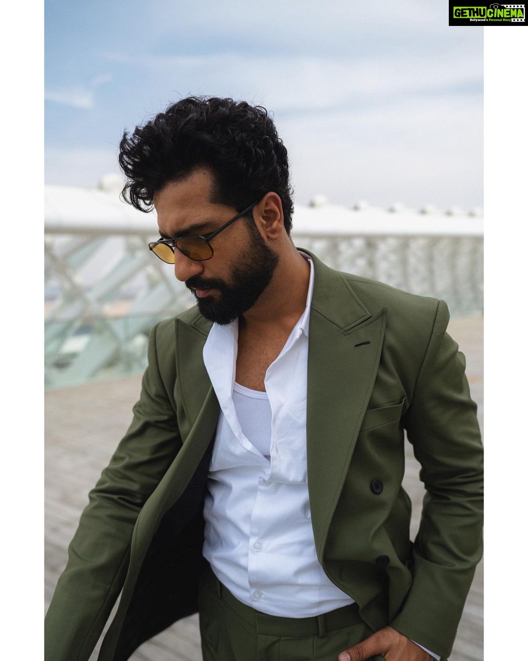 Vicky Kaushal Instagram - Touchdown Abu Dhabi! #iifa