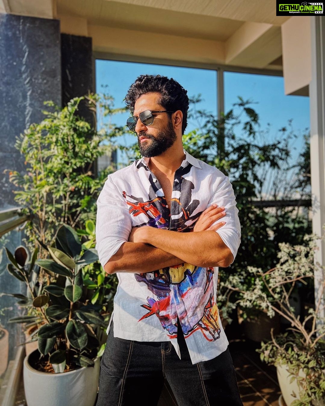 Vicky Kaushal Instagram - Ladka sin/cos ho raha hai! #iykyk