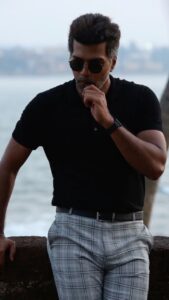 Vinay Rai Instagram - My 1st Reel: Ooooh Yes….. It’s good to be bad 😎 . . #tamilcinema #actor #movie #doctor #vinayrai #actorslife #reels #reelsinstagram #reelitfeelit #latest #cinema #villain #otnicka #onset #lovemyjob