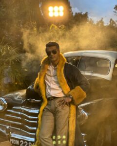 Vinay Rai Instagram - It’s good to be bad. ‘Oh My Dog’. 
Releasing this December on @primevideoin . Thanks @2d_entertainment for the memories.
#vinayrai #actorlife #tamilcinema #onset #ohmydog #primevideo #2dentertainment #doglover #poser
