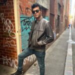 Vinay Rai Instagram – Blank walls are a shared canvas and we’re all artists.-
Carla H Krueger
#actor #actorslife #vinayrai #australia #melbourne #tamilcinema #malayalamcinema #telegucinema #graffiti #travel Melbourne, Victoria, Australia