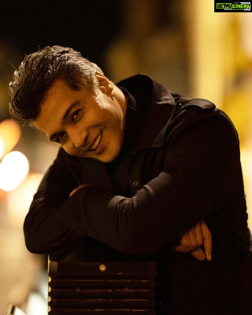 Vinay Rai Instagram - Back in black #actor #actorslife #vinayrai #tamilcinema #happiness #winter #winterfashion #london #tamilactors #shoot #fashion #movie #cinema #night #nightphotography