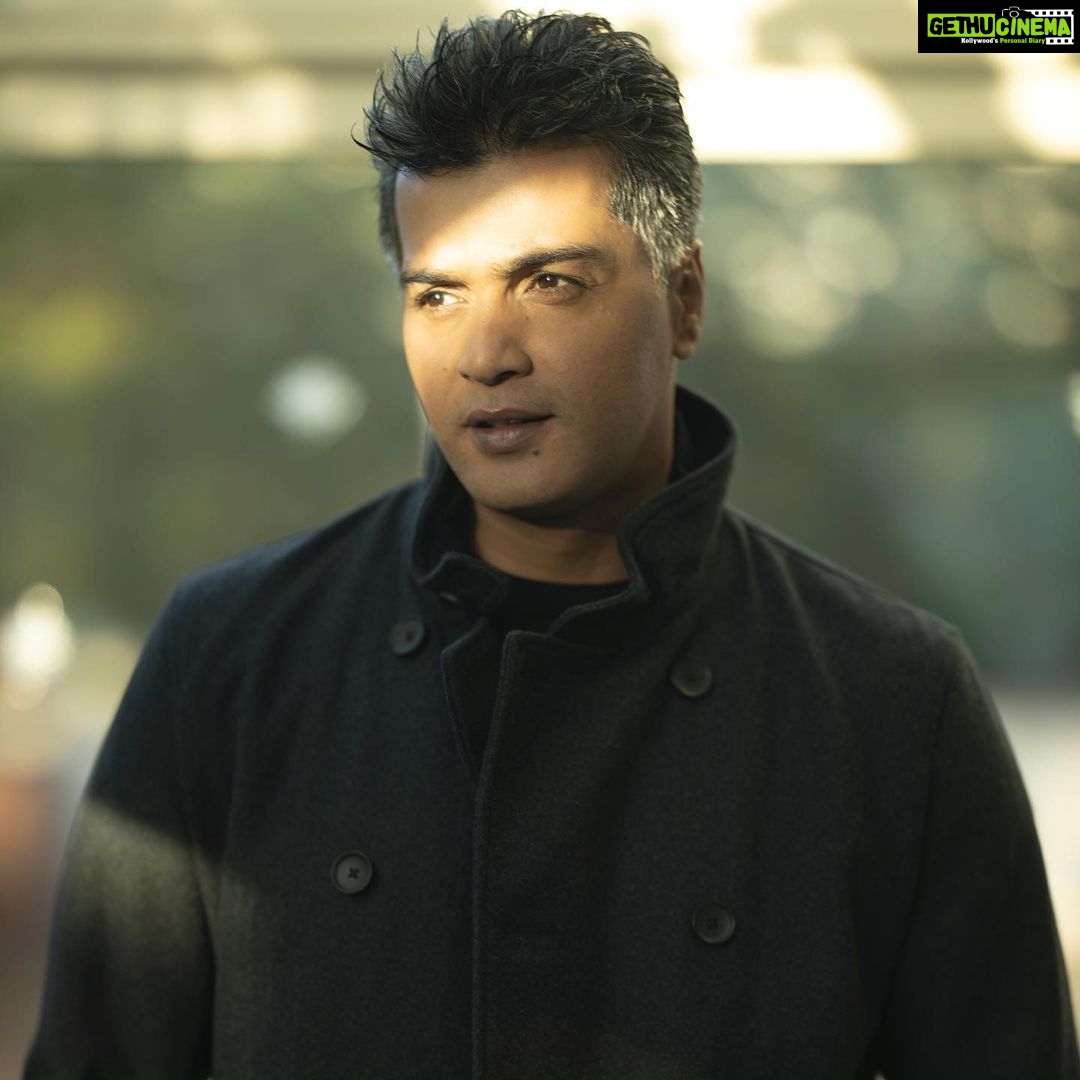 Vinay Rai Instagram - Light at the end of the tunnel....Happy New year everyone. 2020 is finally over. Here’s to a spectacular 2021 . . #happynewyear #2021 #newyear #light #happiness #actorslife #shoot #winter #fashion #london #actor #vinayrai #tamilcinema #kollywood #indianactor London, United Kingdom