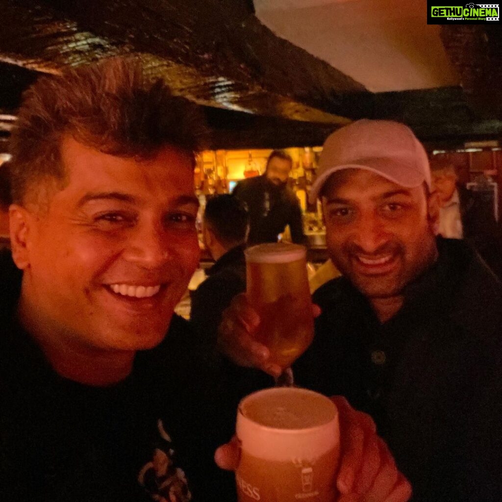 Vinay Rai Instagram - When in London...... #actor #actorslife #friends #buddy #guiness #beer #pub #jolly #vinayrai The White Horse