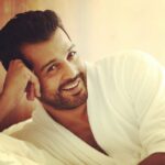 Vinay Rai Instagram – Sunday’s be like……..😎 
#actor #actorslife #sunday #lazysunday #vinayrai #break #morning #bedtimestories #getupandgo