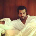 Vinay Rai Instagram – Sunday’s be like……..😎 
#actor #actorslife #sunday #lazysunday #vinayrai #break #morning #bedtimestories #getupandgo