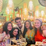 Vinay Rai Instagram - Beautiful Saturday evening with these beauties. #actor #actorslife #tamilcinema #telegucinema #malayalamcinema #ramyakrishnanhot #vimalaramanhot #soniaaggarwalhot #priyamanikandanhot #vinayrai #papaya #ladiesnight #charliesangels Chennai, India