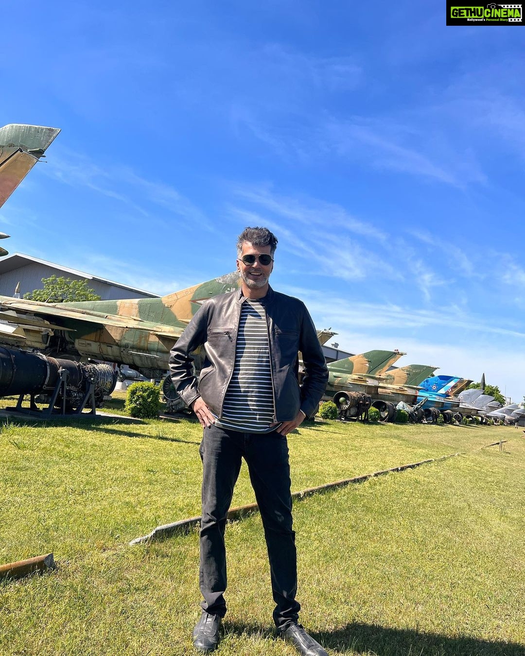 Vinay Rai Instagram - In heaven…❤️❤️❤️ #actor #actorslife #vinayrai #dream #travel #hungarian #soviet #museum #collection Pintér Művek Hadtörténeti Múzeum és Haditechnikai Park