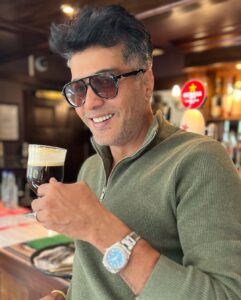 Vinay Rai Instagram - Oru Irish Coffee 😜. #vinayrai #actor #actorslife #uk #coffee #drinkresponsibly #dayoff #tamilcinema #telugucinema