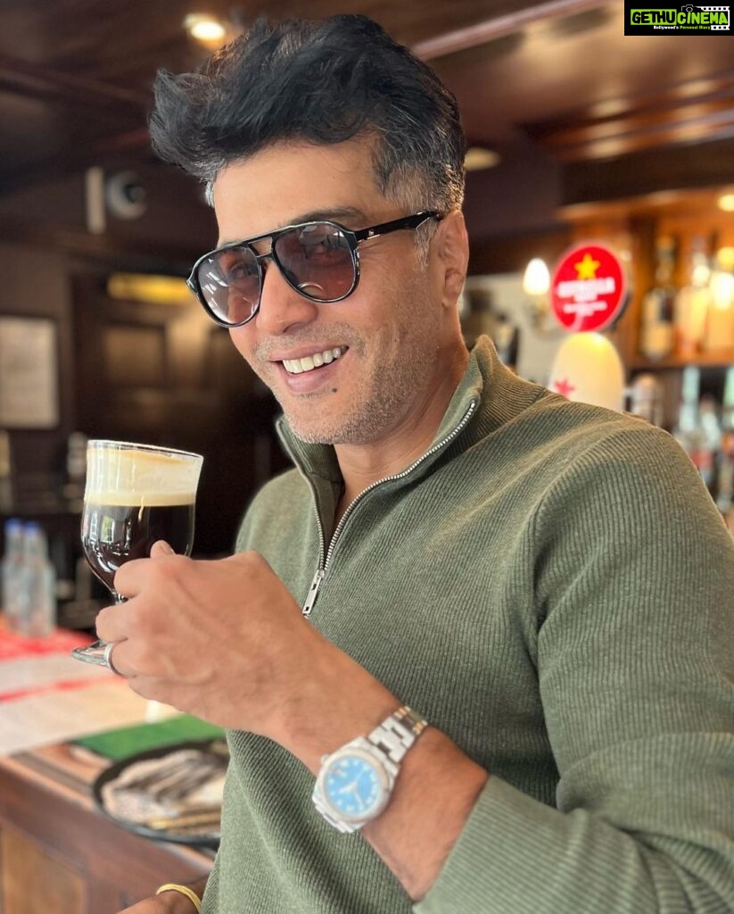 Vinay Rai Instagram - Oru Irish Coffee 😜. #vinayrai #actor #actorslife #uk #coffee #drinkresponsibly #dayoff #tamilcinema #telugucinema