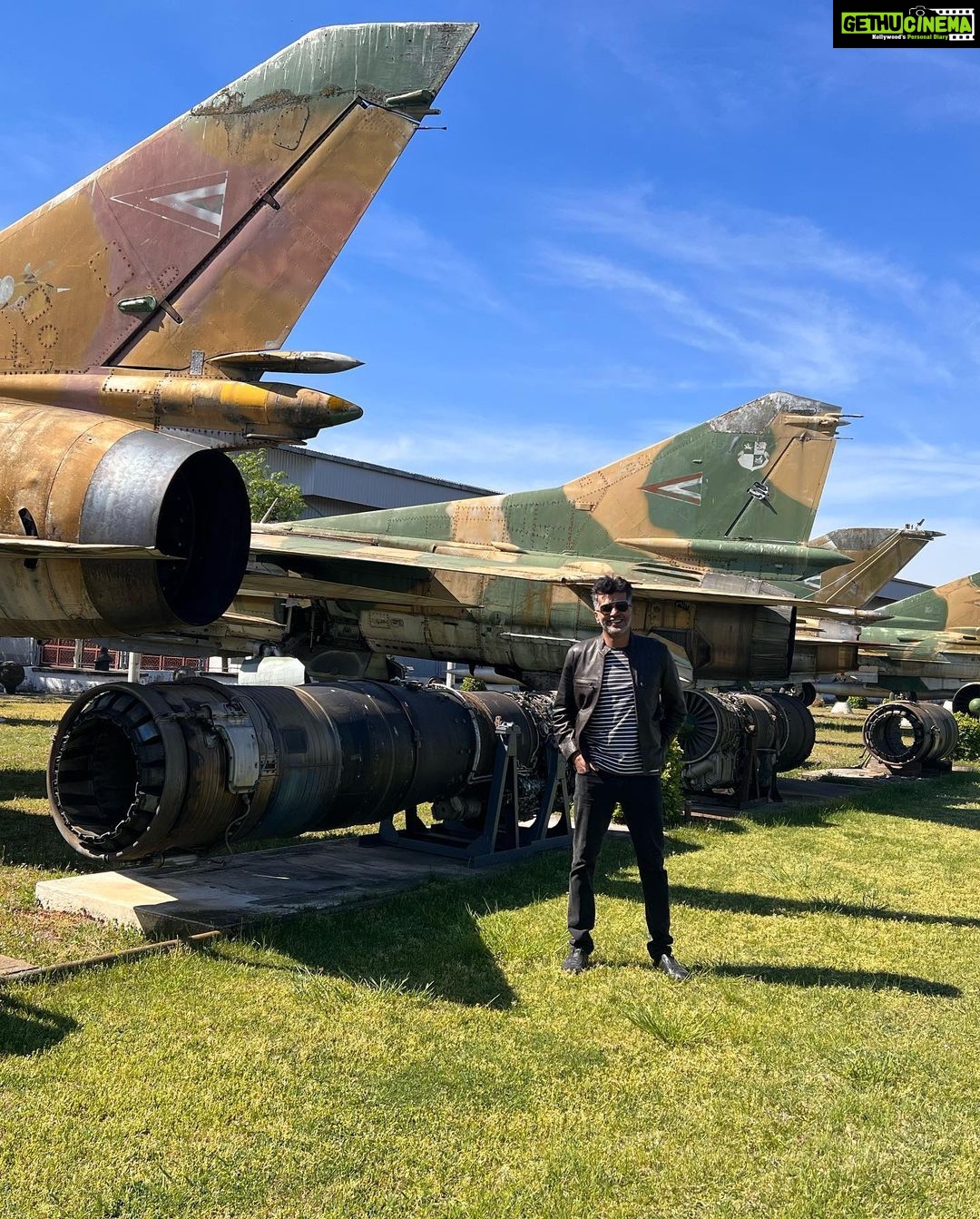 Vinay Rai Instagram - In heaven…❤️❤️❤️ #actor #actorslife #vinayrai #dream #travel #hungarian #soviet #museum #collection Pintér Művek Hadtörténeti Múzeum és Haditechnikai Park