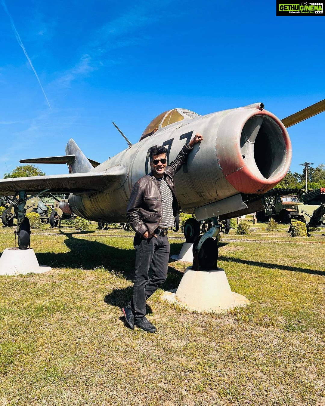 Vinay Rai Instagram - In heaven…❤️❤️❤️ #actor #actorslife #vinayrai #dream #travel #hungarian #soviet #museum #collection Pintér Művek Hadtörténeti Múzeum és Haditechnikai Park
