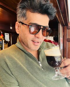 Vinay Rai Instagram - Oru Irish Coffee 😜. #vinayrai #actor #actorslife #uk #coffee #drinkresponsibly #dayoff #tamilcinema #telugucinema