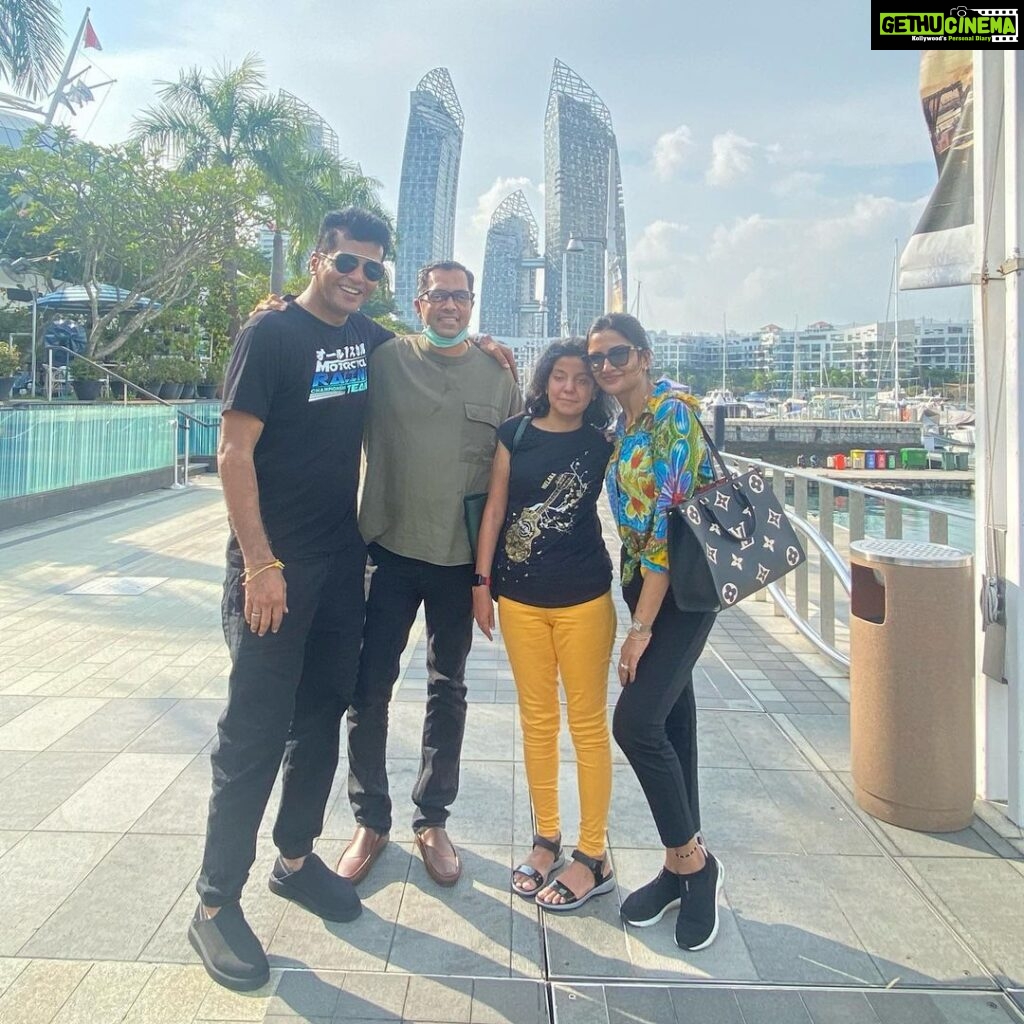 Vinay Rai Instagram - Unforgettable 18hrs in Singapore.❤🤗. #actor #actorslife #singapore #vinayrai #holiday #bestfriends #oldisgold #holiday Marina at Keppel Bay