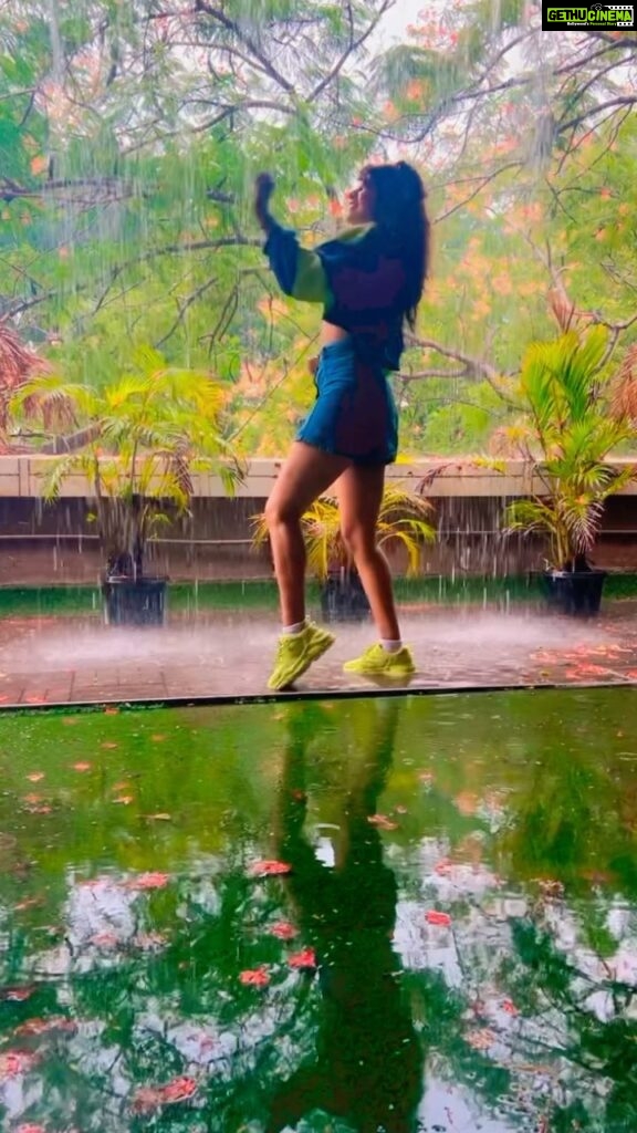 Vindhya Tiwari Instagram - In rainy season utilising the day doing full body laser @clinic_dermatech 🌧💚✔