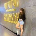 Vindhya Tiwari Instagram - Sunday well spent with ➡️ swipe to see 😉❤️ @papaya_asian Mumbai, Maharashtra