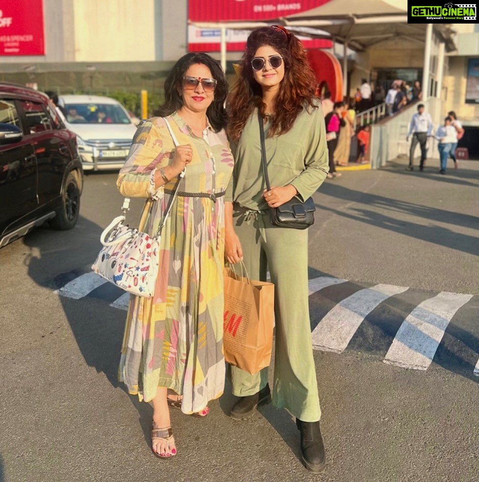 Vindhya Tiwari Instagram - That’s how we are celebrating Mother’s Day full day only shopping yayyy @reetatiwari0762 u mean the whole wide world to me 🌎 #best friends forever❤️👭 #happymothersday