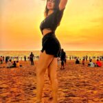 Vindhya Tiwari Instagram - Meet me where the sea touches the sky ❤️ Juhu Beach Mumbai