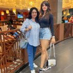 Vindhya Tiwari Instagram - Sunday well spent with ➡️ swipe to see 😉❤️ @papaya_asian Mumbai, Maharashtra