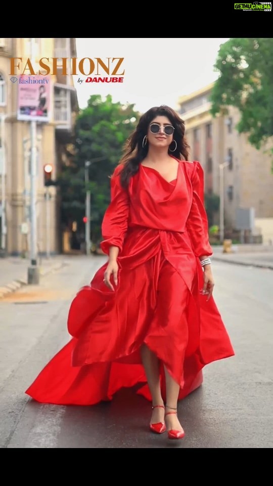 Vindhya Tiwari Instagram - Looking at investing your money correctly? @danubeproperties is offering the most luxurious apartments in Dubai at an easy payment plan of 1% per month! So habibi, what are you waiting for? Come to Dubai and invest with Danube Properties !! @rizwan.sajan #dubai #danube #danubeproperties #dubailifestyle #luxuryliving #dubailifestyle