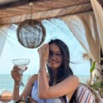 Virti Vaghani Instagram - It was too windy 🌬️ @khemka_riya 📸