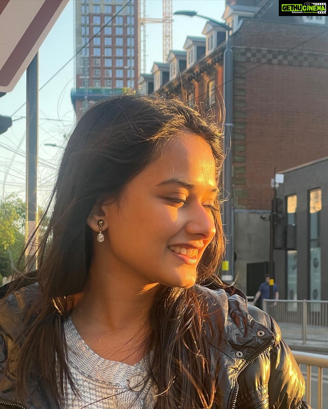 Virti Vaghani Instagram - Sun kissed☀️ Birmingham, United Kingdom