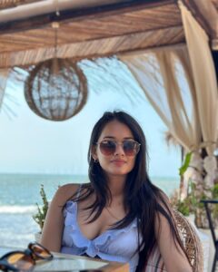 Virti Vaghani Instagram - It was too windy 🌬️

@khemka_riya 📸