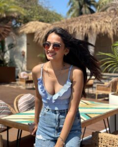 Virti Vaghani Instagram - It was too windy 🌬️

@khemka_riya 📸
