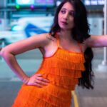Vrushika Mehta Instagram - Ek sec wala pose, Dilade orange rose 🥀🧡 Photography: @thakkar.jay_3 Wearing: @mona_fashion_studio07 #photooftheday #instagood