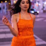 Vrushika Mehta Instagram - Ek sec wala pose, Dilade orange rose 🥀🧡 Photography: @thakkar.jay_3 Wearing: @mona_fashion_studio07 #photooftheday #instagood