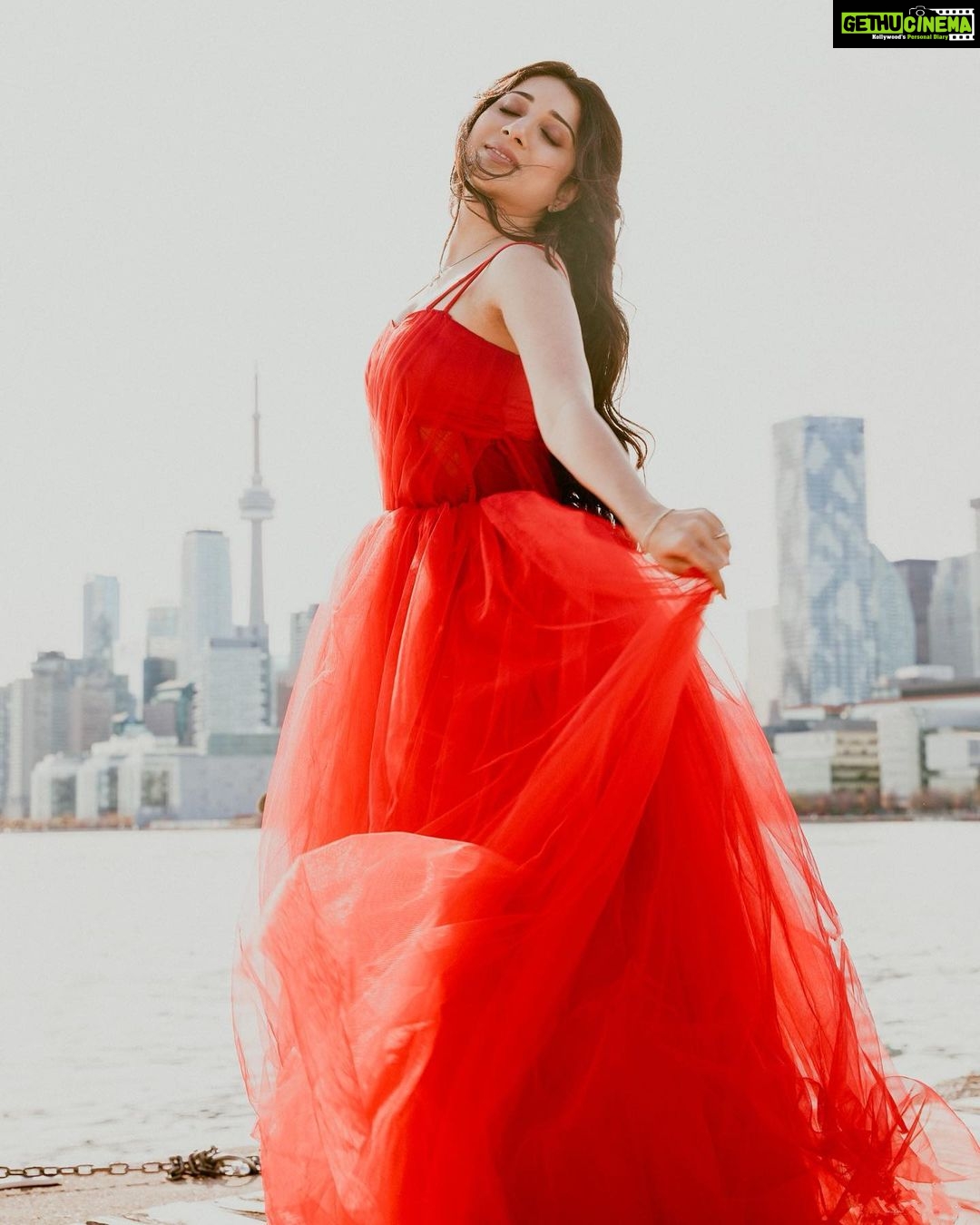 Vrushika Mehta Instagram - Hey Romeo your Juliet is here 🌹 PS: @saurabhghedia21 jaldi aao ❤️ Which emoji do I look like? . Photography: @theelysianwedding Wearing: @mona_fashion_studio07 #photooftheday #instagood #instagram #instadaily