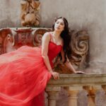 Vrushika Mehta Instagram - Hey Romeo your Juliet is here 🌹 PS: @saurabhghedia21 jaldi aao ❤️ Which emoji do I look like? . Photography: @theelysianwedding Wearing: @mona_fashion_studio07 #photooftheday #instagood #instagram #instadaily