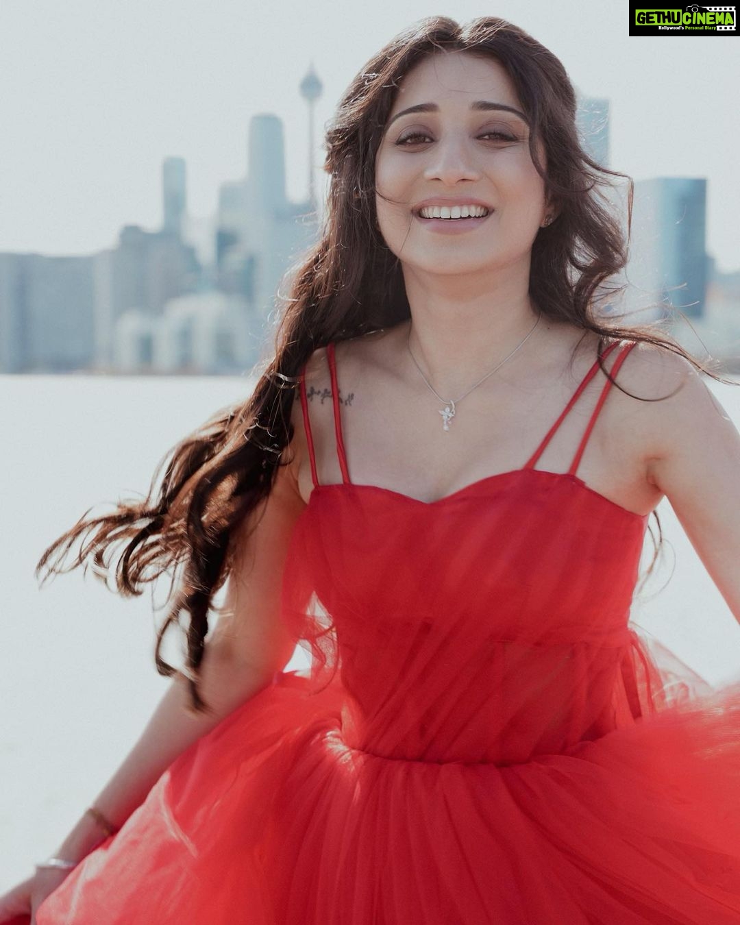 Vrushika Mehta Instagram - Hey Romeo your Juliet is here 🌹 PS: @saurabhghedia21 jaldi aao ❤️ Which emoji do I look like? . Photography: @theelysianwedding Wearing: @mona_fashion_studio07 #photooftheday #instagood #instagram #instadaily