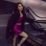 Vrushika Mehta Instagram - When I'm in the mood for pictures 🍁 How many of you love taking random pictures? Batao batao 🌝🌝 Photography: @thakkar.jay_3 Wearing: @mona_fashion_studio07 #instagood #photooftheday #canada