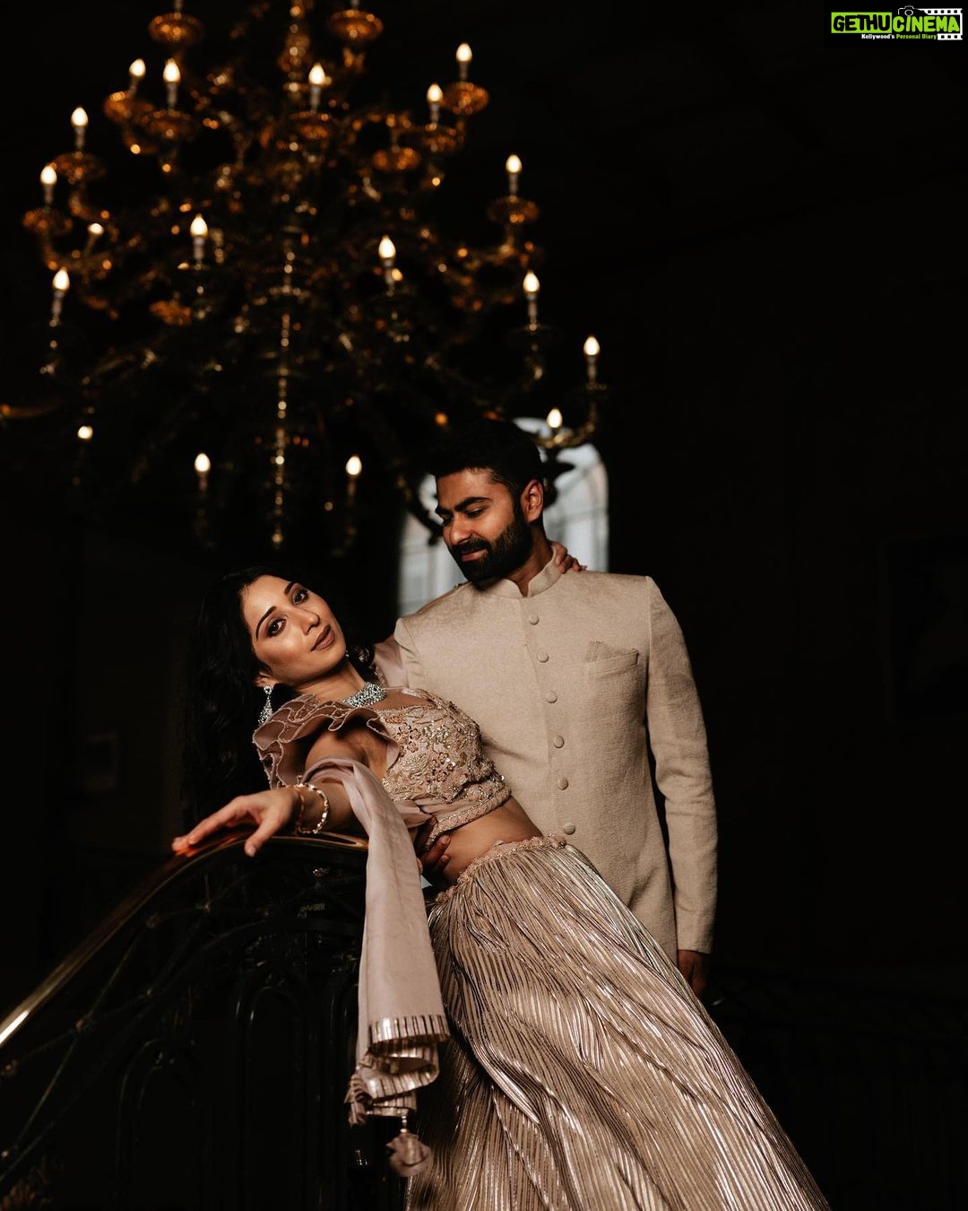 Vrushika Mehta Instagram - A Fairytale romantic affair ❤️♾️ . Location: @fairmontfrontenac Wearing: @chandanfashion Photography: @_.kahanistudio #rabhdivrushyy #wedding #love #photooftheday