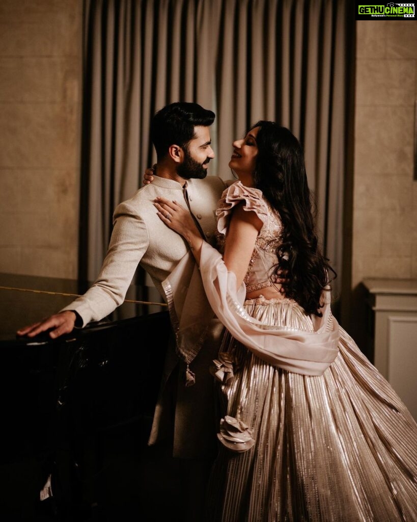 Vrushika Mehta Instagram - A Fairytale romantic affair ❤️♾️ . Location: @fairmontfrontenac Wearing: @chandanfashion Photography: @_.kahanistudio #rabhdivrushyy #wedding #love #photooftheday