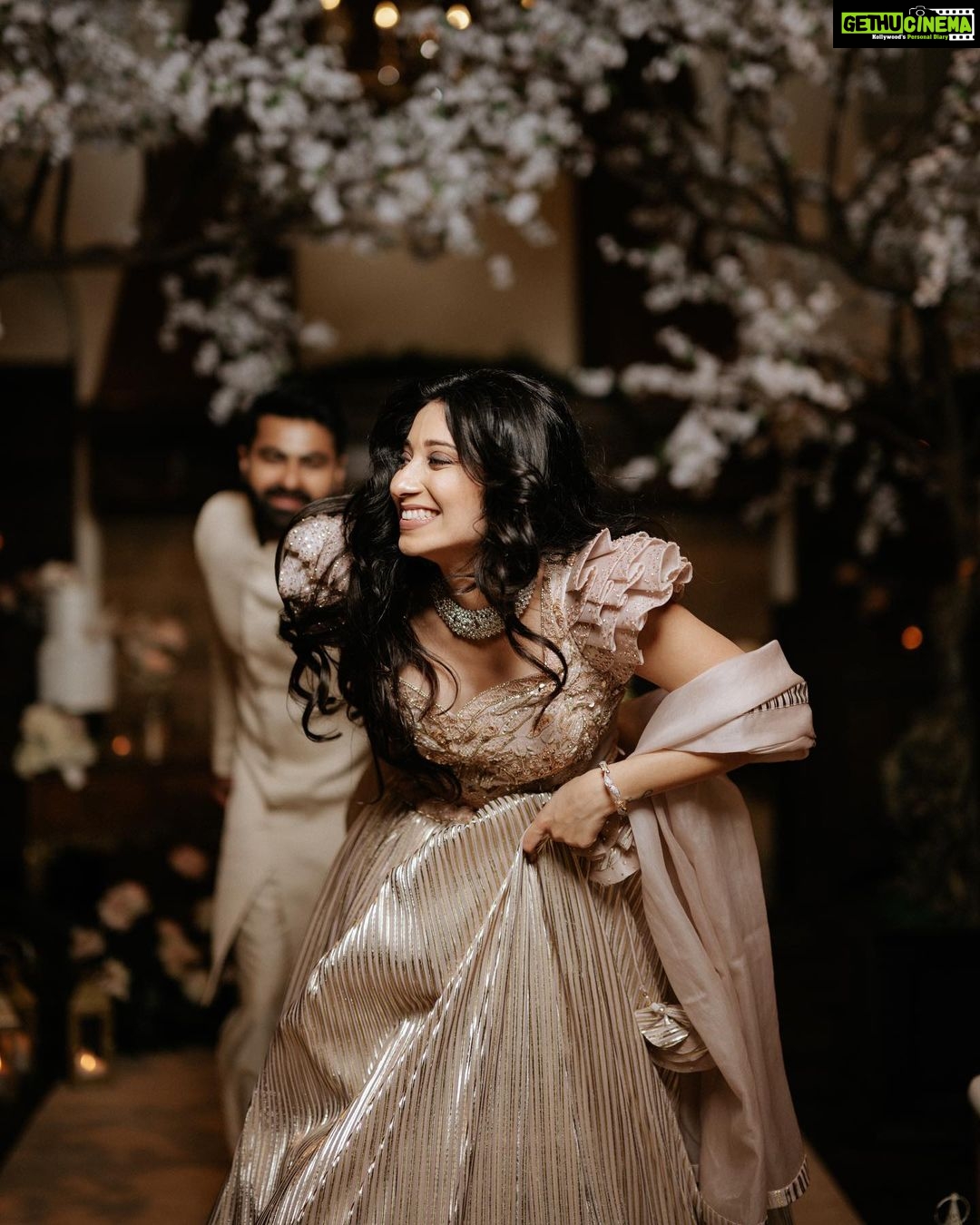 Vrushika Mehta Instagram - A Fairytale romantic affair ❤️♾️ . Location: @fairmontfrontenac Wearing: @chandanfashion Photography: @_.kahanistudio #rabhdivrushyy #wedding #love #photooftheday