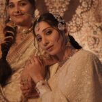 Vrushika Mehta Instagram - Hum CHAND they 🌙 Aur CHAND hi rahenge 🌙 . Shot by: @aniket_kale01 @randomankit04 Edited by @aniket_kale01 Thank you @_usha_maurya aunty for helping ❤️🌹 #reelitfeelit #reelsinstagram #feelitreelit #mother #daughter