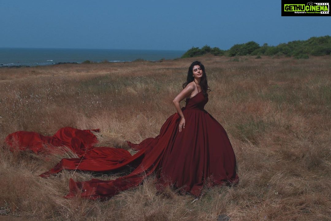 Warina Hussain Instagram - Trails & Tales πΉπ Team π€ Camera @advait_vaidya @i_photograph_her Location @casabella.alibaug Designer @lakshcouture Make up @mehekuuu Hair @makeupandhairby_shweta Management @runwaylifestyl and a special thanks to @guptaziii