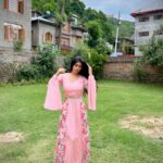 Warina Hussain Instagram - Jazhntan Piroz , Eid Mubarak, ‎اختر مو مبارک شه ✨🌸 I hope you and your family had a good Eid , i know I am late… I finally remembered my password 😉 📸🫶 thank u @moajjazapictures #eid #kurdishclothes #fashiongram #traditional