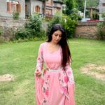 Warina Hussain Instagram - Jazhntan Piroz , Eid Mubarak, ‎اختر مو مبارک شه ✨🌸 I hope you and your family had a good Eid , i know I am late… I finally remembered my password 😉 📸🫶 thank u @moajjazapictures #eid #kurdishclothes #fashiongram #traditional