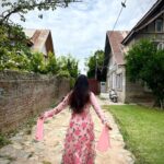 Warina Hussain Instagram - Jazhntan Piroz , Eid Mubarak, ‎اختر مو مبارک شه ✨🌸 I hope you and your family had a good Eid , i know I am late… I finally remembered my password 😉 📸🫶 thank u @moajjazapictures #eid #kurdishclothes #fashiongram #traditional