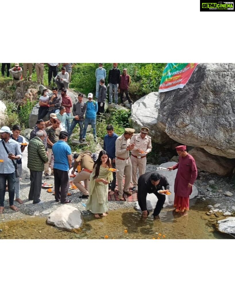 Warina Hussain Instagram - Prayers to Mother Earth 🙏🏻 in honour of World Environment Day, the Uttarakhand Forest Department is taking an incredible step to clean the Sipra River. Your efforts are commendable @ifs_tr.bijulalofficial Sir, Thank you dil se 💚🌊 #worldenvironmentday #swatchbharat #cleanrivers #uttarakhand #gogreen Nainital