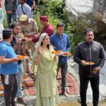 Warina Hussain Instagram - Prayers to Mother Earth 🙏🏻 in honour of World Environment Day, the Uttarakhand Forest Department is taking an incredible step to clean the Sipra River. Your efforts are commendable @ifs_tr.bijulalofficial Sir, Thank you dil se 💚🌊 #worldenvironmentday #swatchbharat #cleanrivers #uttarakhand #gogreen Nainital