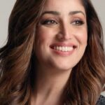 Yami Gautam Instagram - Welcoming 2⃣0⃣2⃣3⃣ with glitz, glam ‘n sparkle! 😘🤩✨ From @FacesCanada and @Yamigautam, we wish you all lovelies a very Happy New Year! #HappyNewYear #Newyear #NewYear2023 #HappyNewYear2023 #FacesCanada #YamiGautam #MakeupTutorial #Makeup #MakeupHacks #MakeupAddict #MakeupLover #GlamMakeup #GlamLook #GlitzandGlam #Sparkle