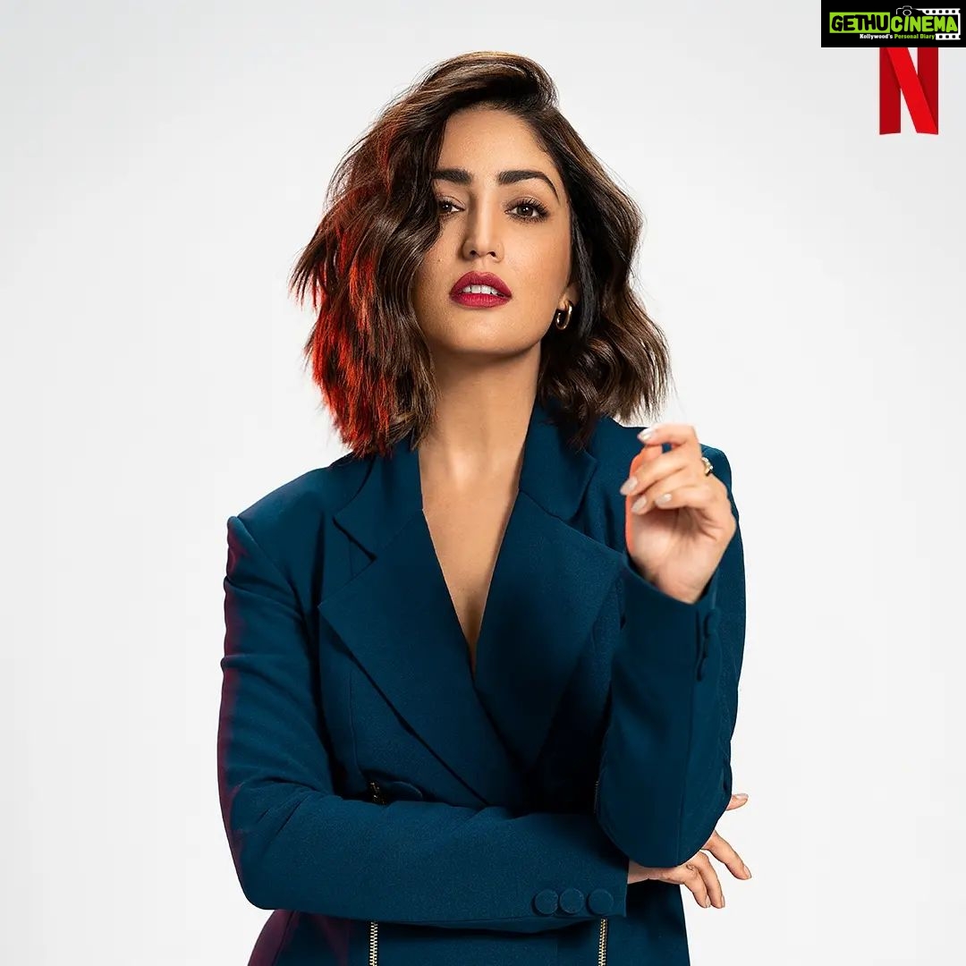 Yami Gautam Instagram - Flight Attendant Neha Grover is all set to serve you thrills, with a side of chaos and chills. #ChorNikalKeBhaga is set to take flight on March 24, only on Netflix 🤩🔥 @yamigautam @sunsunnykhez @netflix_in @maddockfilms @sharadkelkar @indraneilsengupta @ajaysinghmail #DineshVijan @amarkaushik @sirajahmed381 @vishalmishraofficial @rashmeetkaur