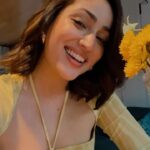 Yami Gautam Instagram - Light/Camera/prop/sound & filminess handled by मी 🤪 Completely in love with ‘jaaniye’ 🤩 & now this cover by immensely talented @noorchahal_ ❤️ In times where it’s very hard for a composition to stand out, Thank you for this @vishalmishraofficial…. #Jaaniye has been playing on loop 🫣😀 The only reason I pushed myself to the reel world & can’t complain 😋 #ChorNikalkeBhaga in 2 days on @netflix_in ! Till then wish you all a great week with your #Jaaniyes ❤️