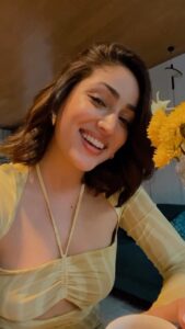 Yami Gautam Instagram - Light/Camera/prop/sound & filminess handled by मी 🤪 Completely in love with ‘jaaniye’ 🤩 & now this cover by immensely talented @noorchahal_ ❤️ In times where it’s very hard for a composition to stand out, Thank you for this @vishalmishraofficial…. #Jaaniye has been playing on loop 🫣😀 The only reason I pushed myself to the reel world & can’t complain 😋 #ChorNikalkeBhaga in 2 days on @netflix_in ! Till then wish you all a great week with your #Jaaniyes ❤️